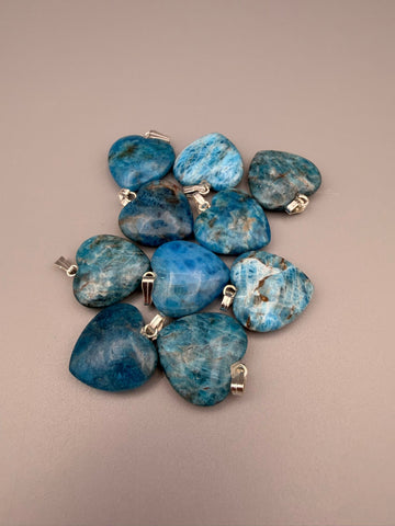 Apatit blau Herz-Anhänger – Inspiration und Ausdruckskraft (ca. 20 mm)