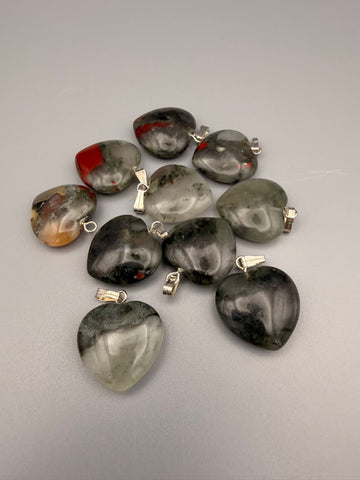 Vulkanit „Chicken Jasper“ Herz-Anhänger – Erdung und natürliche Stärke (ca. 20 mm)