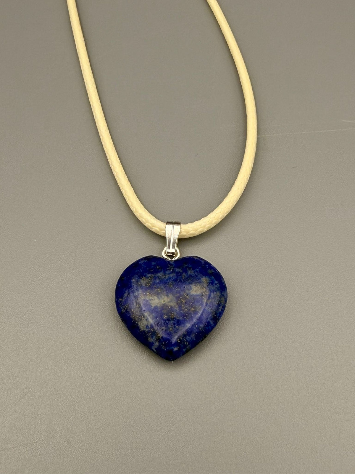 Lapislazuli Herz-Anhänger – Wahrheit und innere Weisheit (ca. 20 mm)