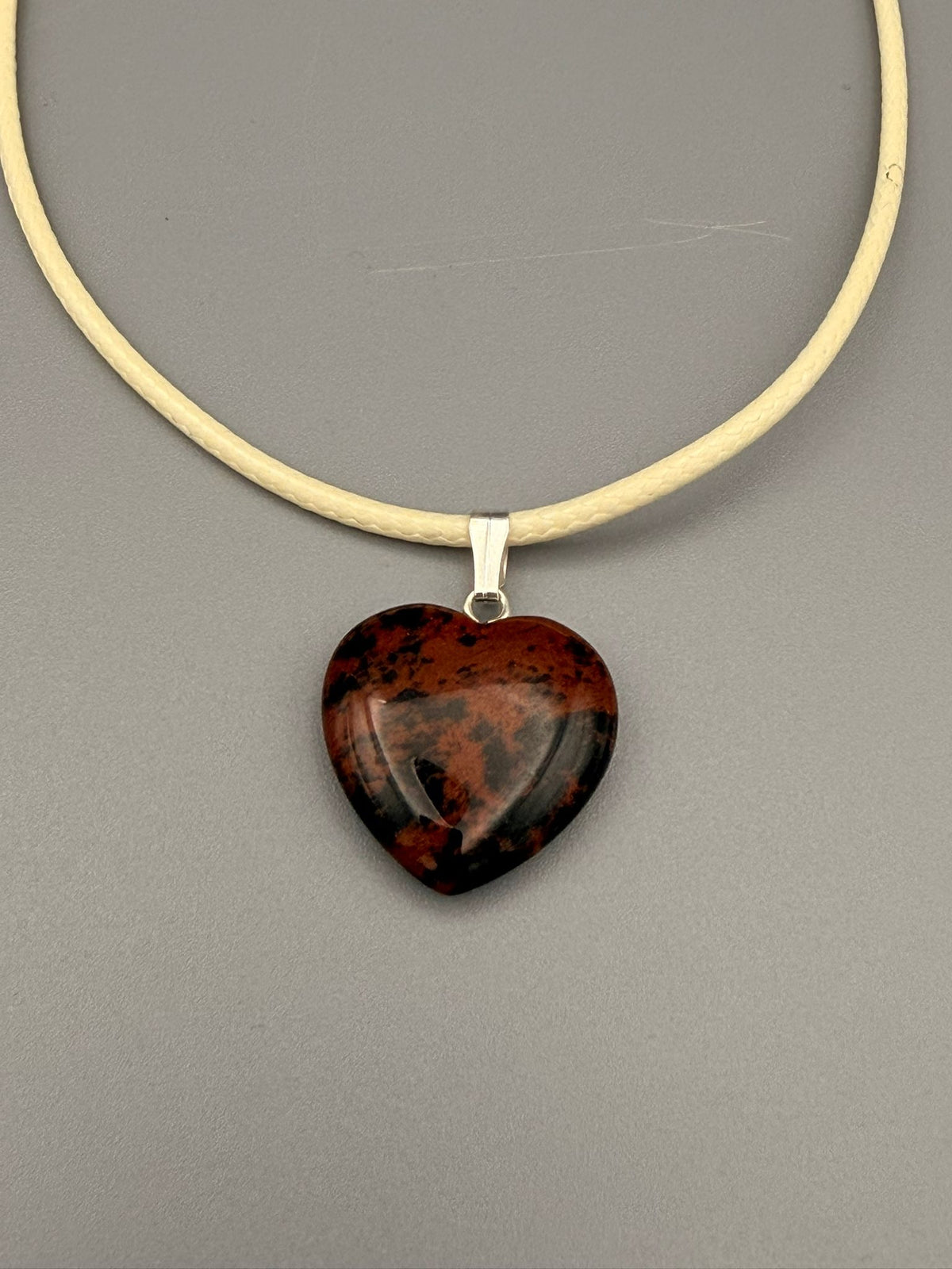 Mahagoni-Obsidian Herz-Anhänger – Schutz und Stabilität (ca. 20 mm)