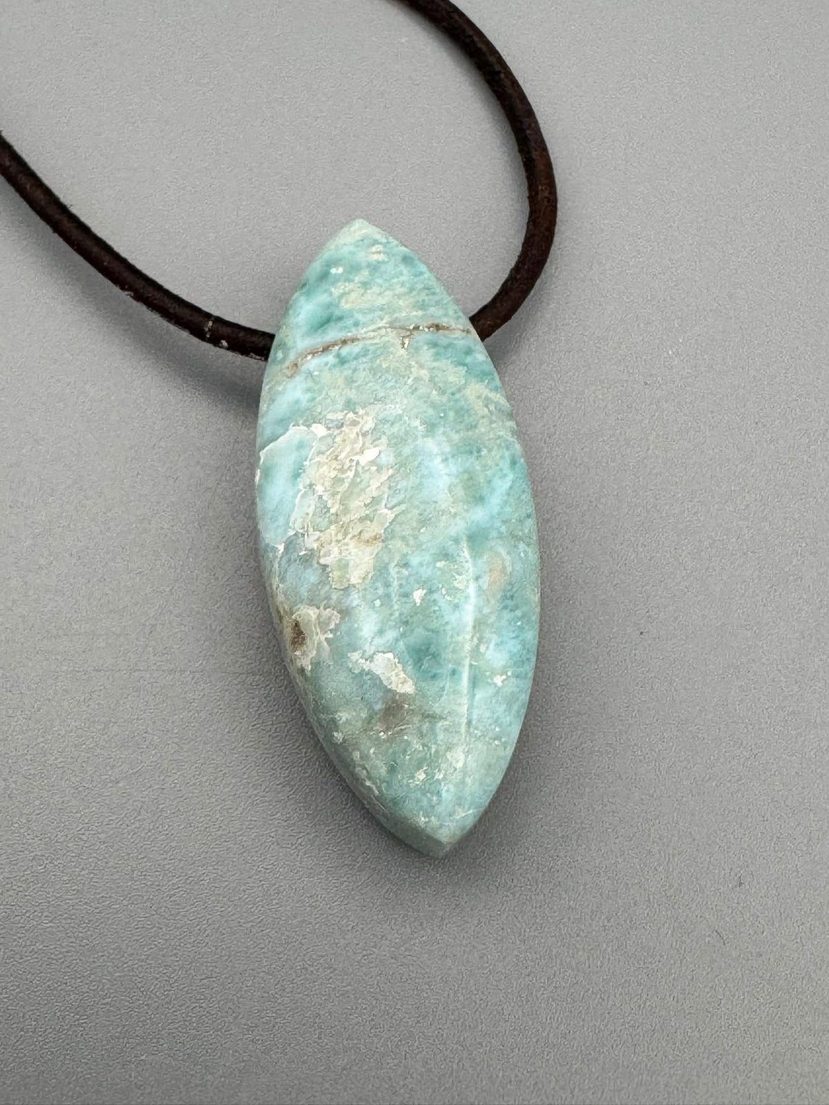 Larimar-Navette gebohrt (ca. 4 cm)