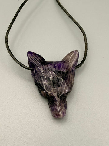 Wolfskopf-Anhänger aus Edelstein – gebohrt (ca. 3 cm)