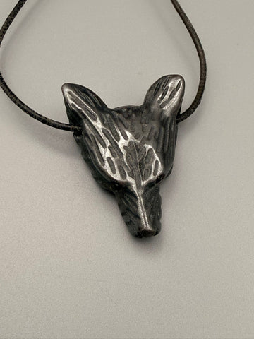 Wolfskopf-Anhänger aus Edelstein – gebohrt (ca. 3 cm)
