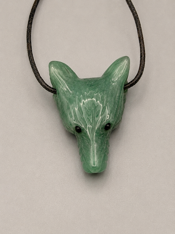 Wolfskopf-Anhänger aus Edelstein – gebohrt (ca. 3 cm) – Produktansicht von Seelenecho