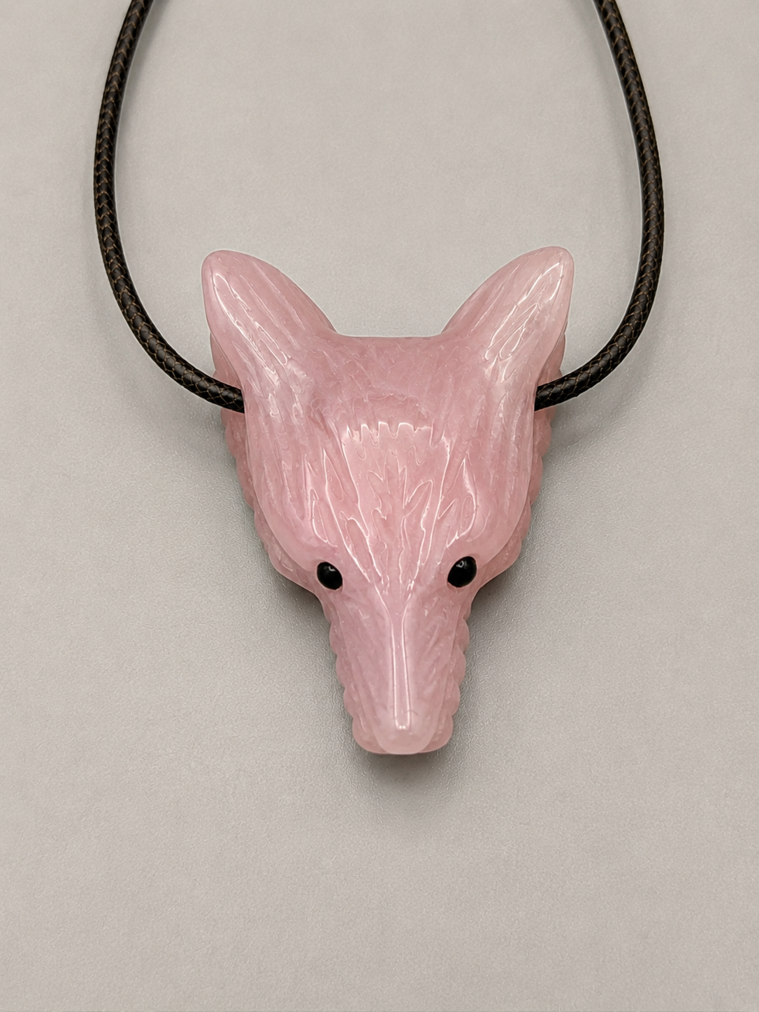 Wolfskopf-Anhänger aus Edelstein – gebohrt (ca. 3 cm) – Produktansicht von Seelenecho