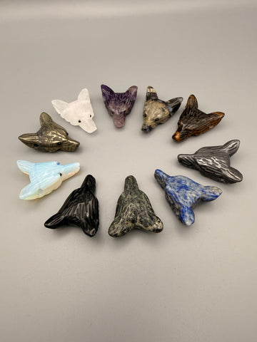 Wolfskopf-Anhänger aus Edelstein – gebohrt (ca. 3 cm)