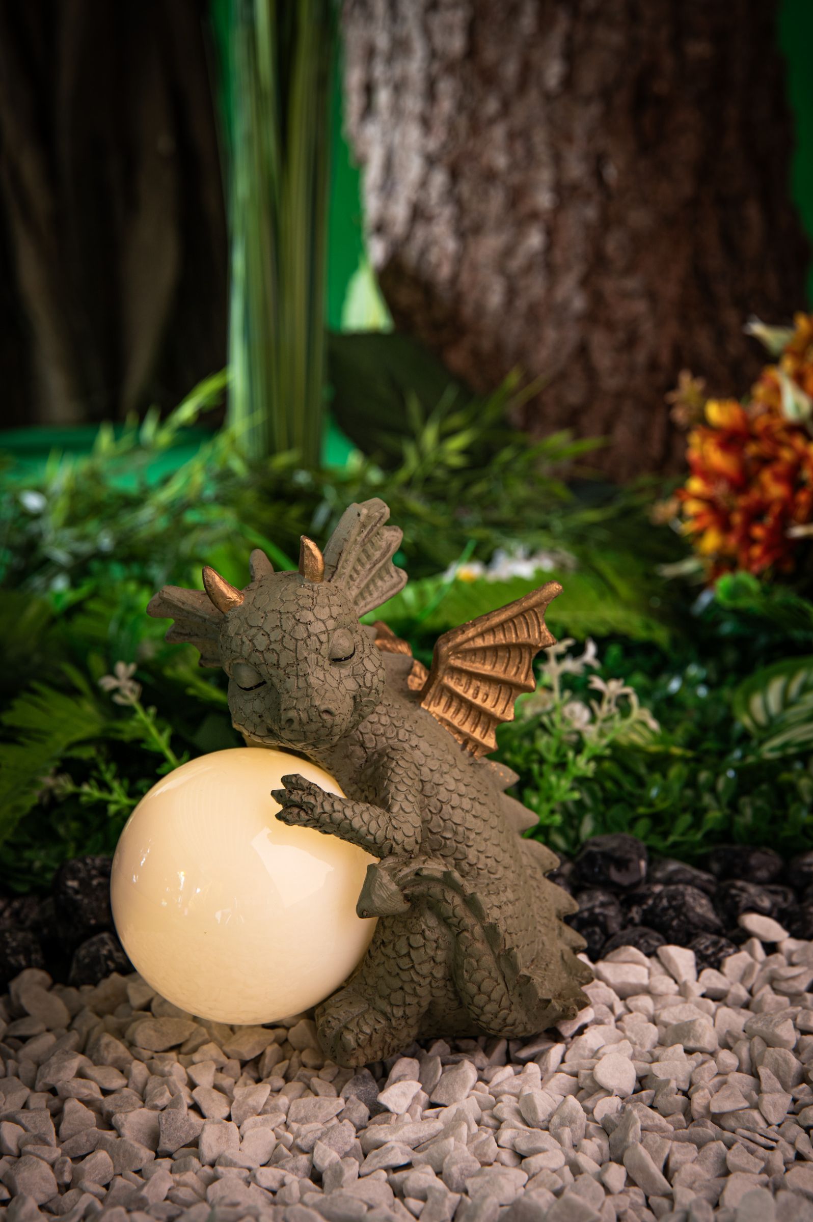Babydrache Ava mit Solarlicht – Ansicht 2