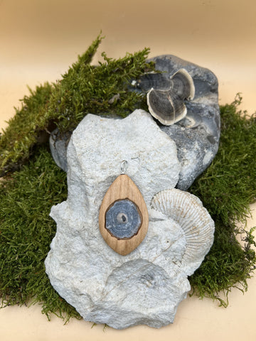 Chalcedonrose Anhänger mit Kirschbaumholz
