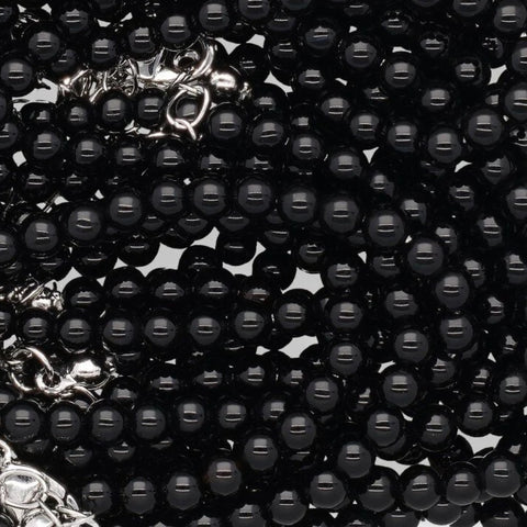 Onyx Fußkettchen gefärbt – Detailansicht der schwarzen 4-mm-Kugeln