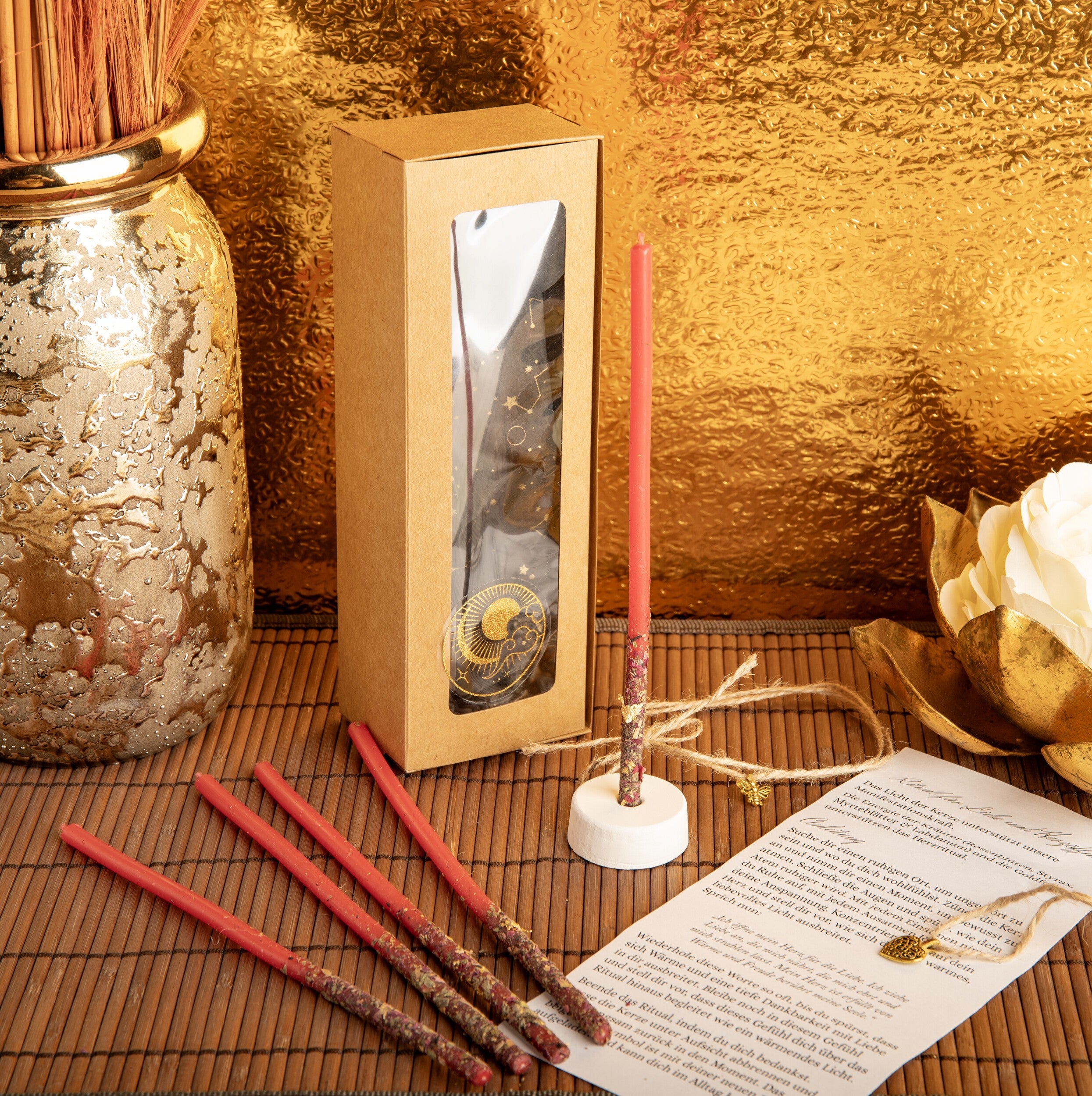 Ritualkerzenset Herzflamme aus Bienenwachs mit Amulett – weitere Ansicht