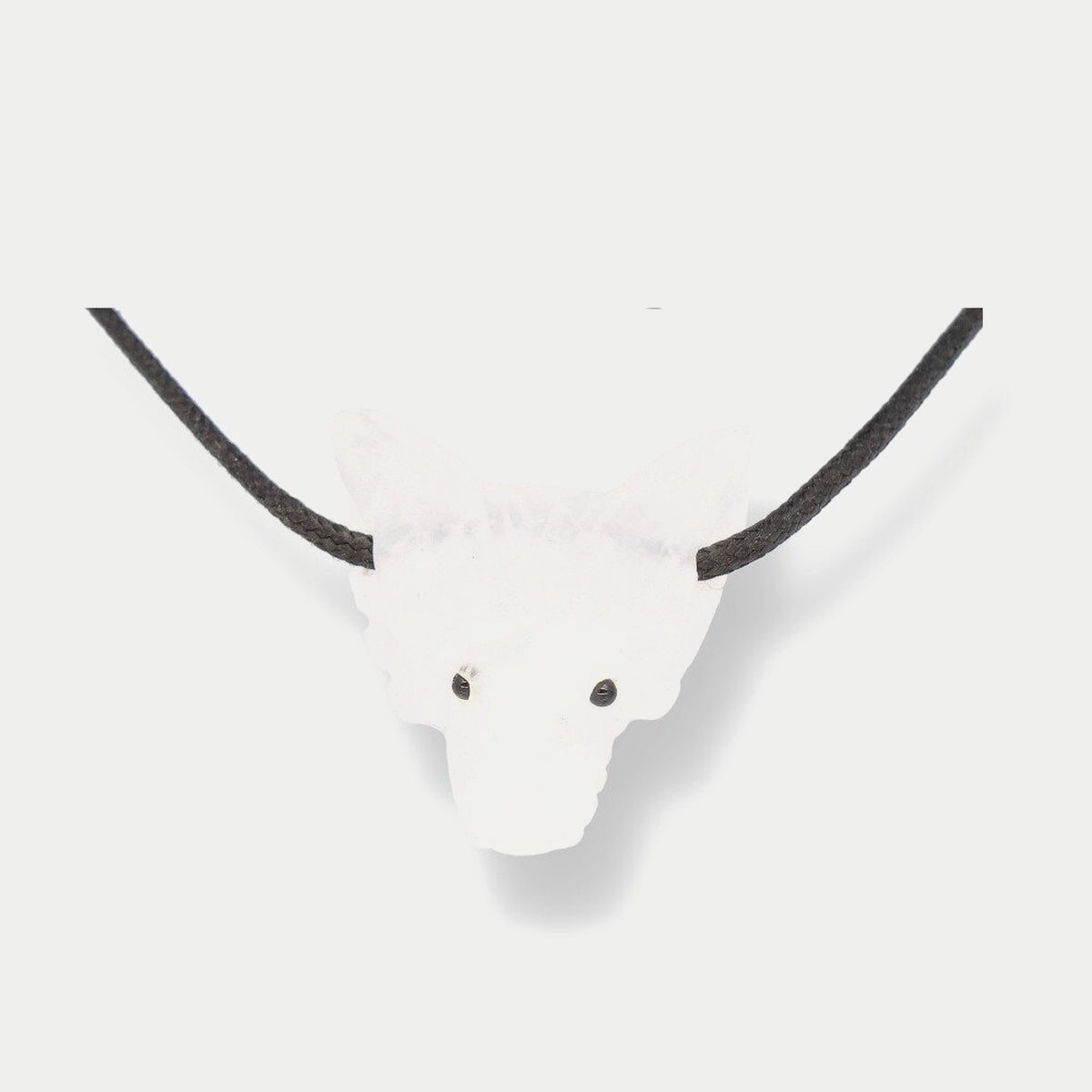 Wolfskopf-Anhänger Bergkristall matt, gebohrt, ca. 4 cm