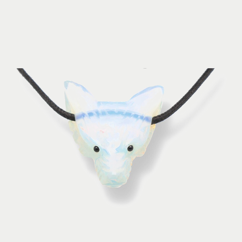 Wolfskopf-Anhänger Opalglas synth., gebohrt, ca. 4 cm